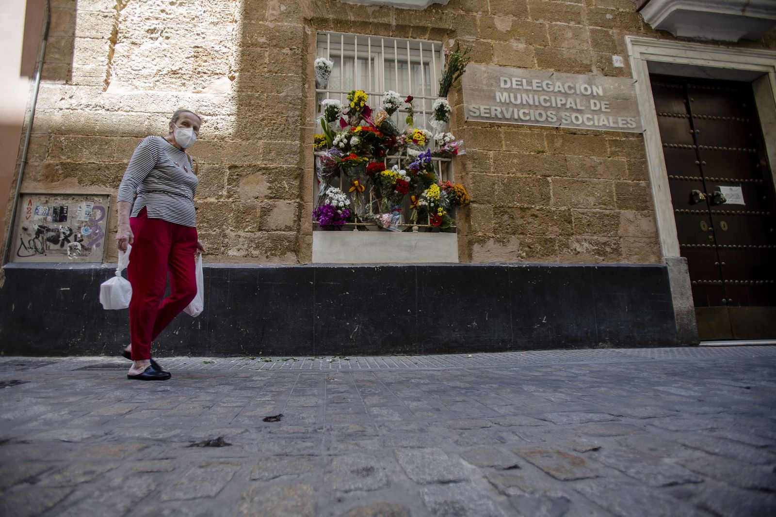 Flores en la casa natal de José María Pemán.