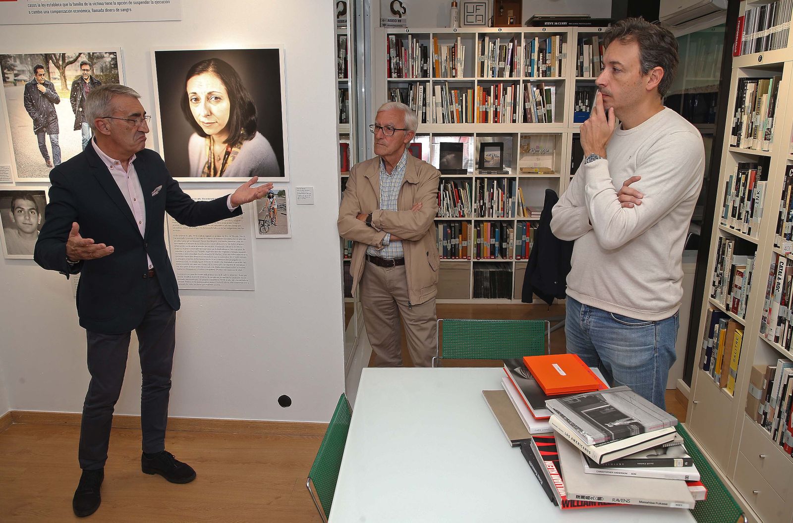 La UFCA  muestra la exposición de Sofía Moro a la Asociación de la Prensa del Campo de Gibraltar