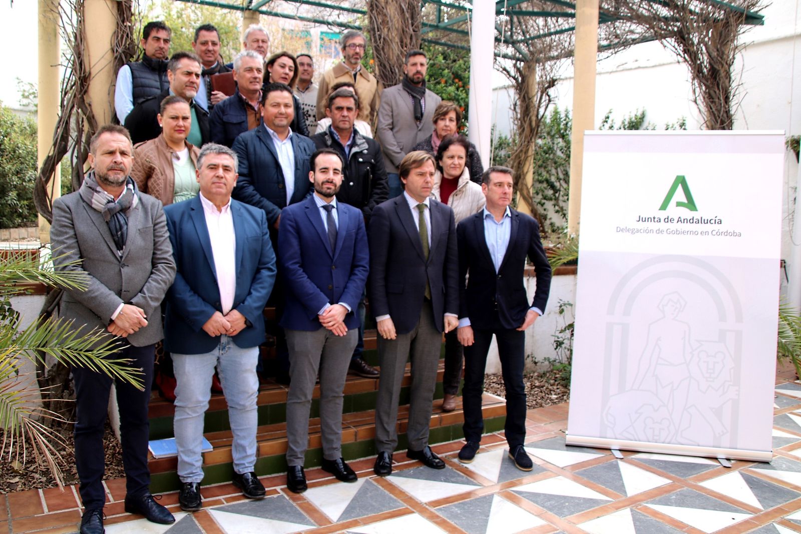 El delegado del Gobierno junto al de Economía y representantes de los ayuntamientos