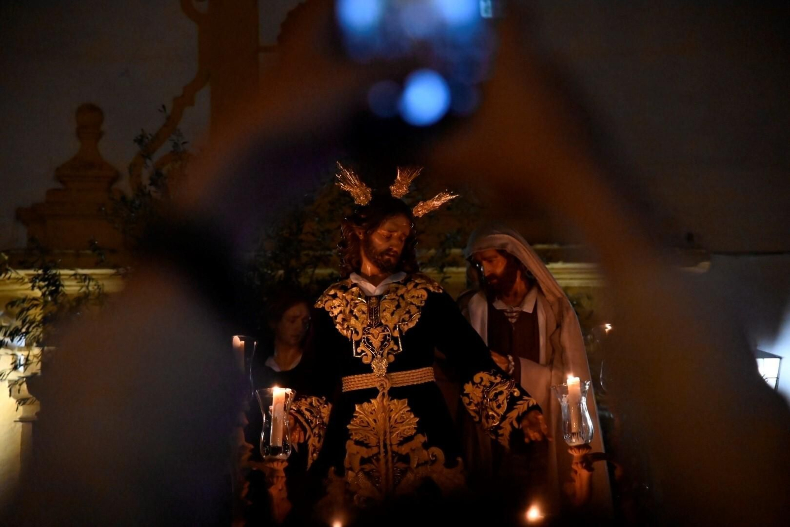 El Señor de la Salud da luz al Jueves de Pasión en Córdoba, en imágenes