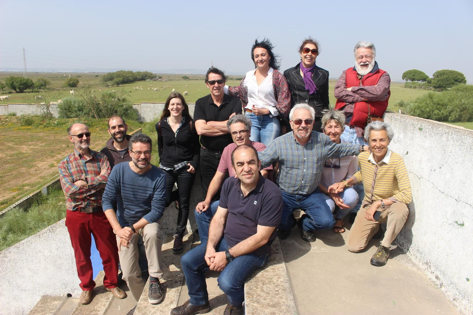 Representantes de los grupos ecologistas, junto a integrantes de la Plataforma LARS y el alcalde de Puerto Real, en Las Aletas.