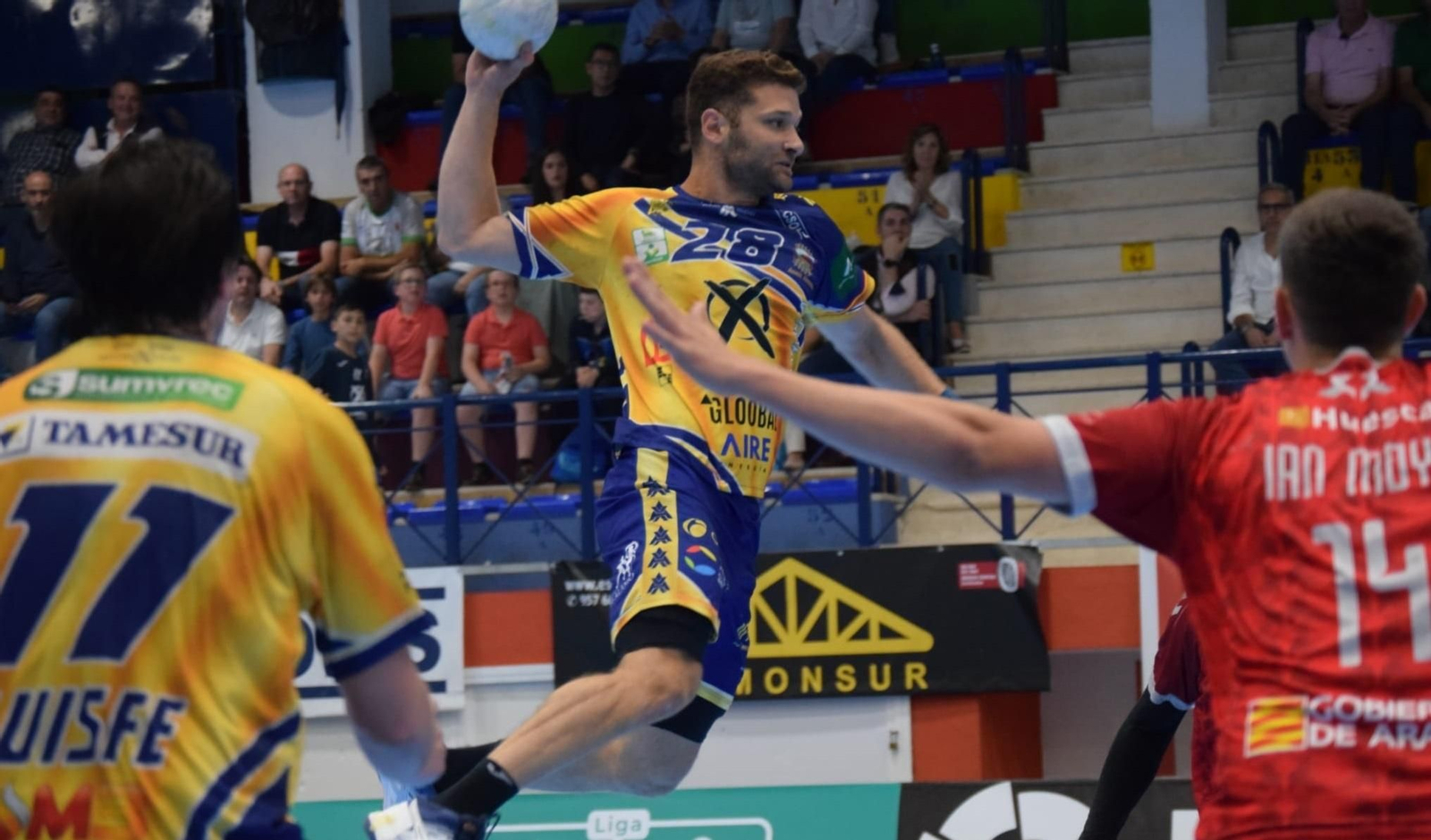 Chen Pomeranz, durante el partido ante el Bada Huesca. Chen Pomeranz, durante el partido ante el Bada Huesca.