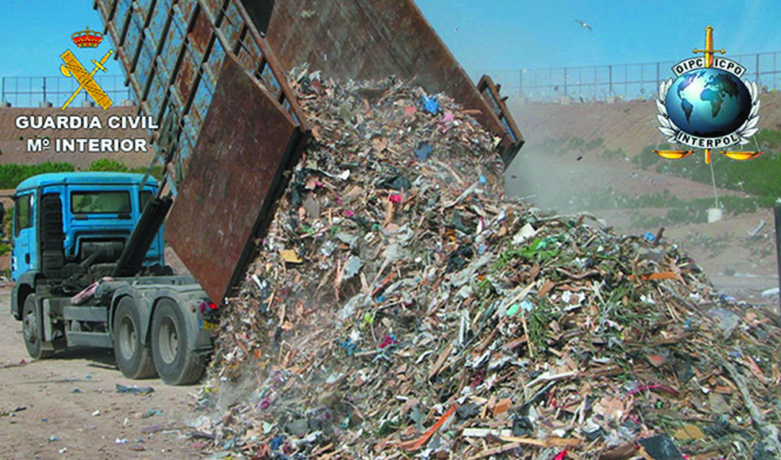 Imágenes cedidas por la Guardia Civil sobre el tráfico ilegal de vertidos.