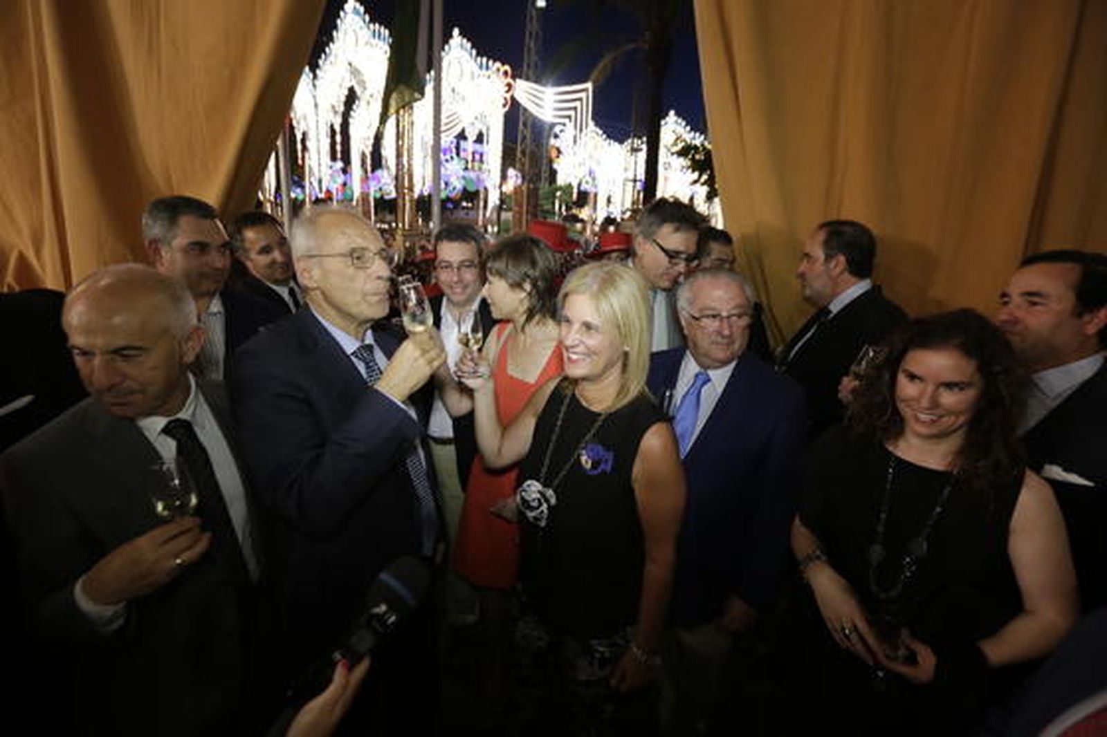 Los miembros de Recevin disfrutaron de su estancia en el recinto ferial, donde asistieron a la inauguración oficial con el encendido del alumbrado. 

Foto: Miguel Angel Gonzalez