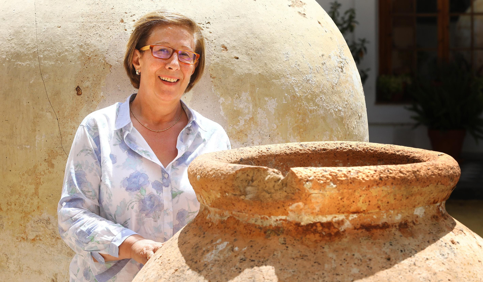 Rosalía González posa en el patio del Museo Arqueológico, durante la entrevista.