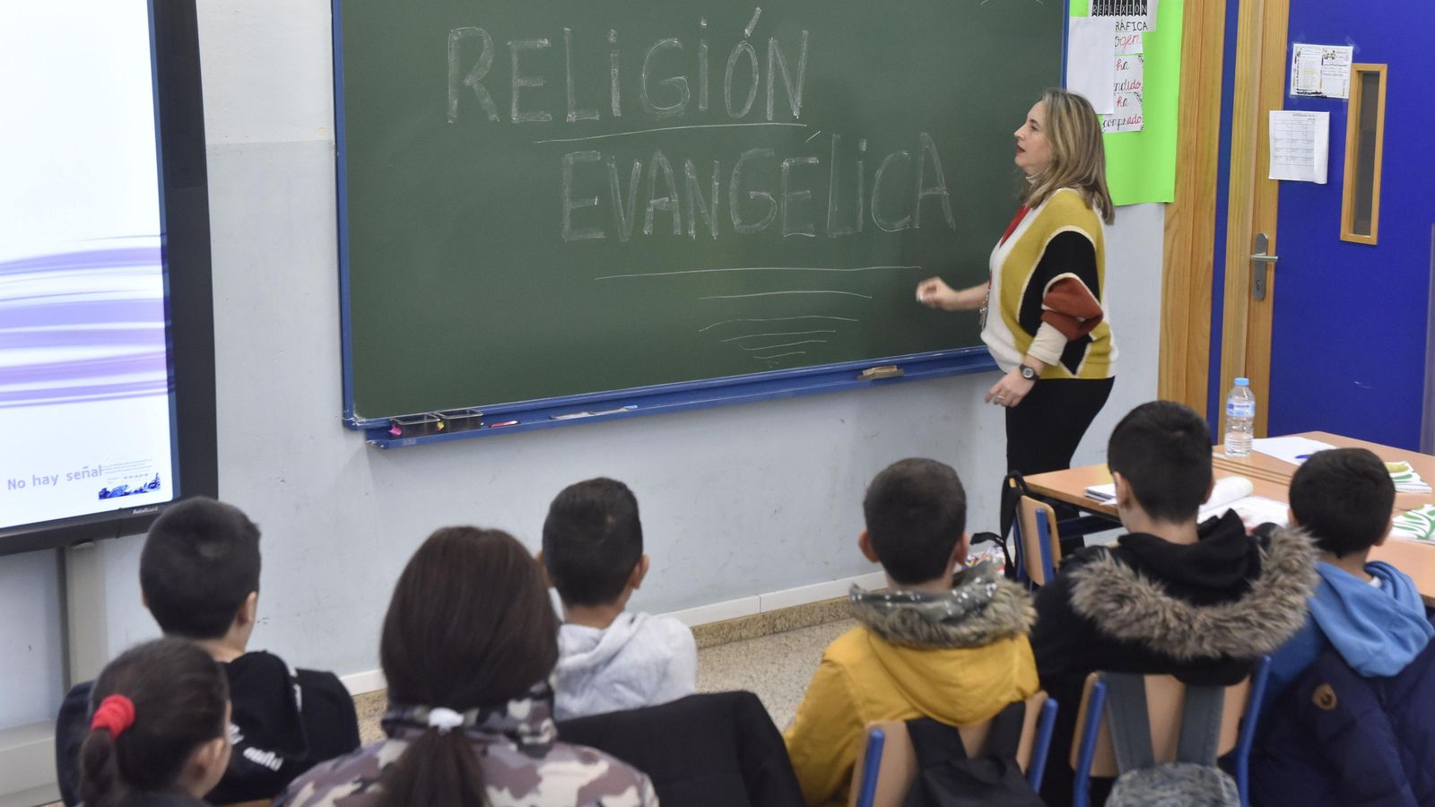 Clases de Religión Evangélica en un colegio del Polígono Sur de Sevilla.