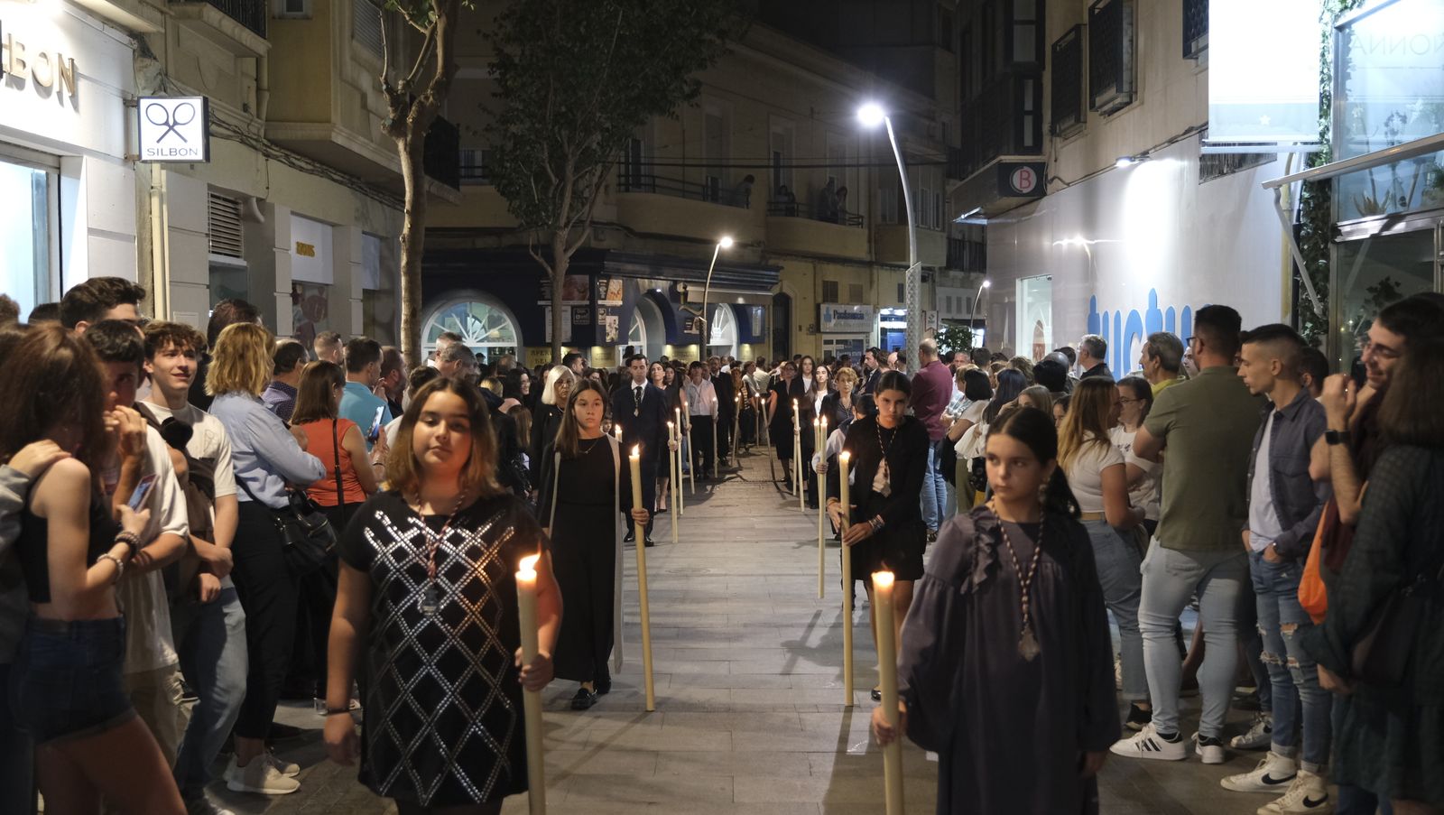 Imágenes de La Magna por las calles de Almería