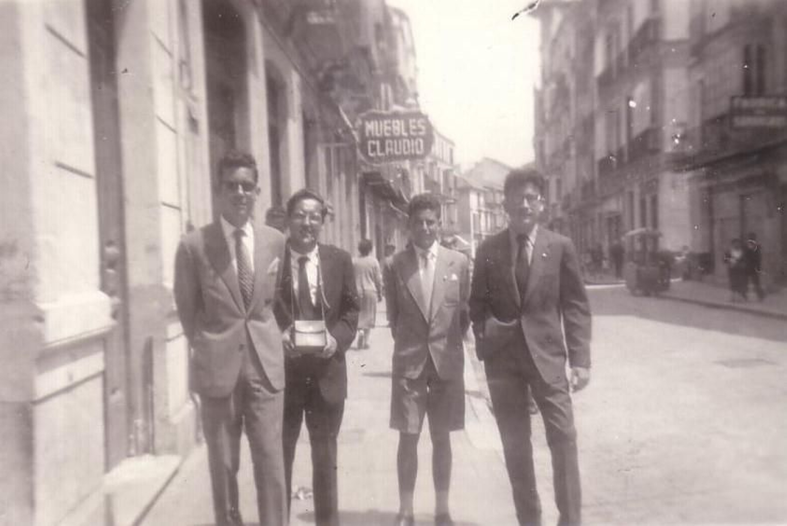 Alberto Pérez de Vargas, primero por la derecha, en Málaga (1957). Alberto Pérez de Vargas, primero por la derecha, en Málaga (1957).