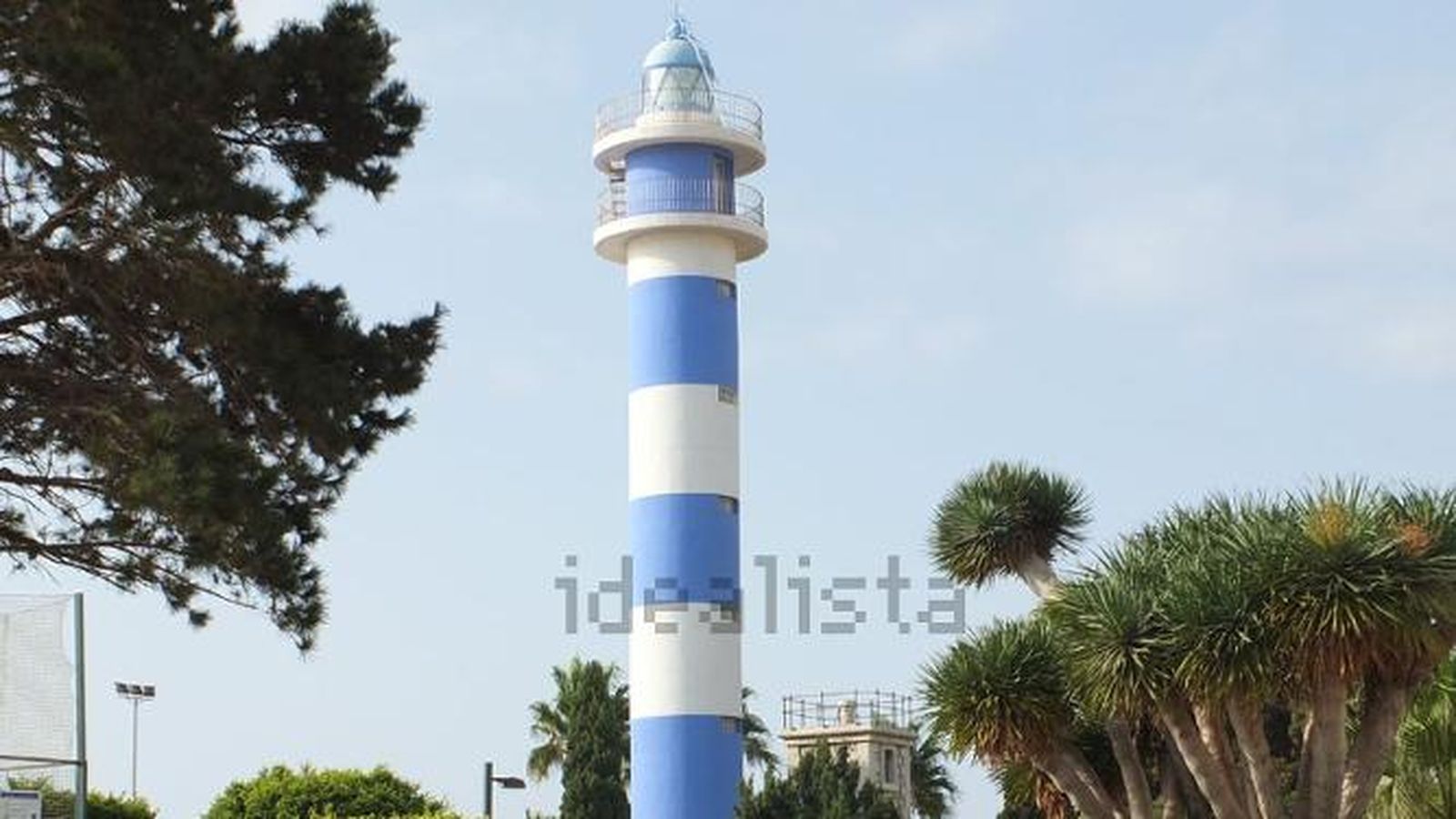 Foto del Faro de Torre del Mar incluida en el anuncio