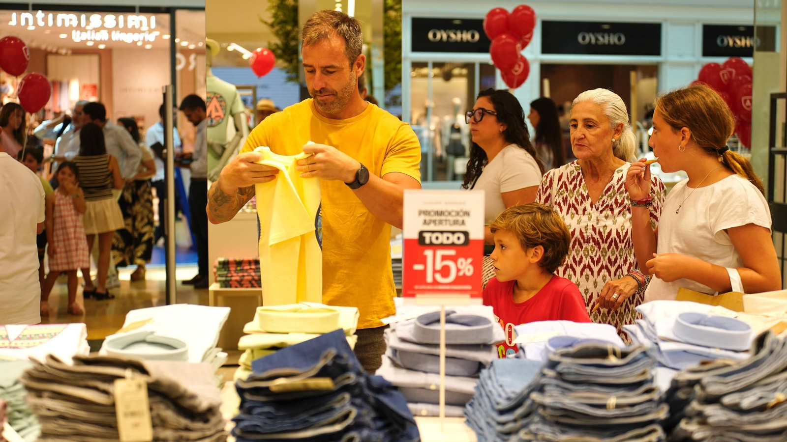 Fotos de la apertura de la marca Álvaro Moreno en el Centro Comercial Puerta Europa de Algeciras