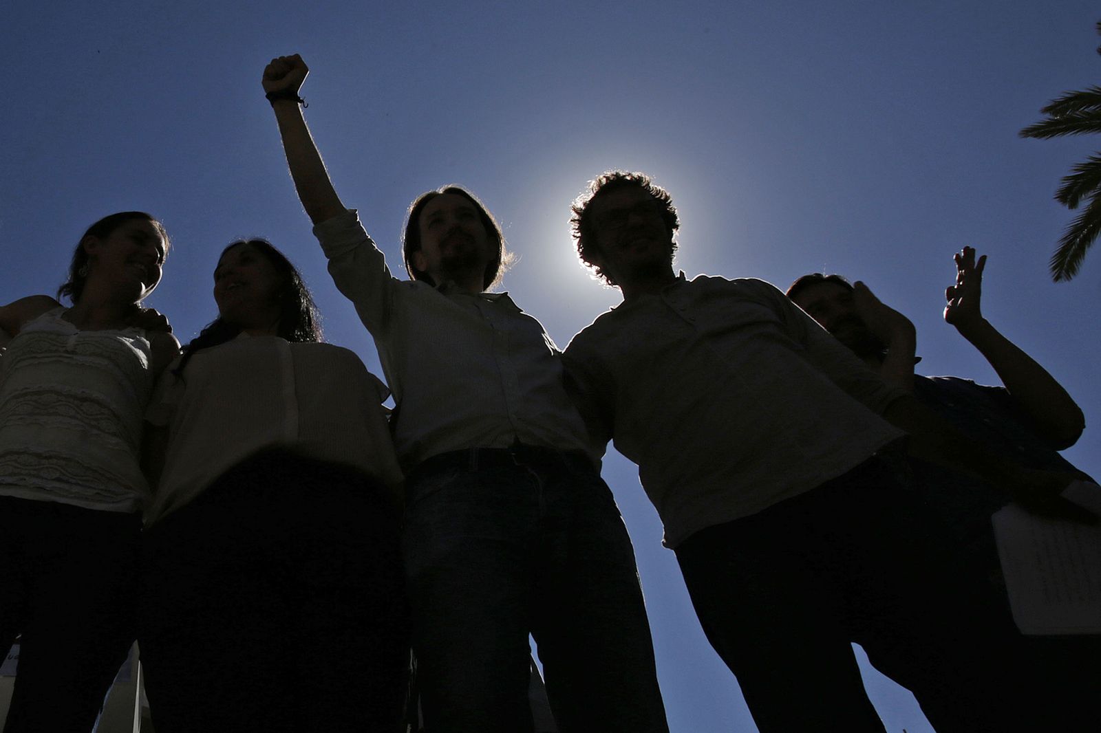 Kichi y Pablo Iglesias, abrazados en una de las pocas visitas del líder de Podemos a Cádiz.