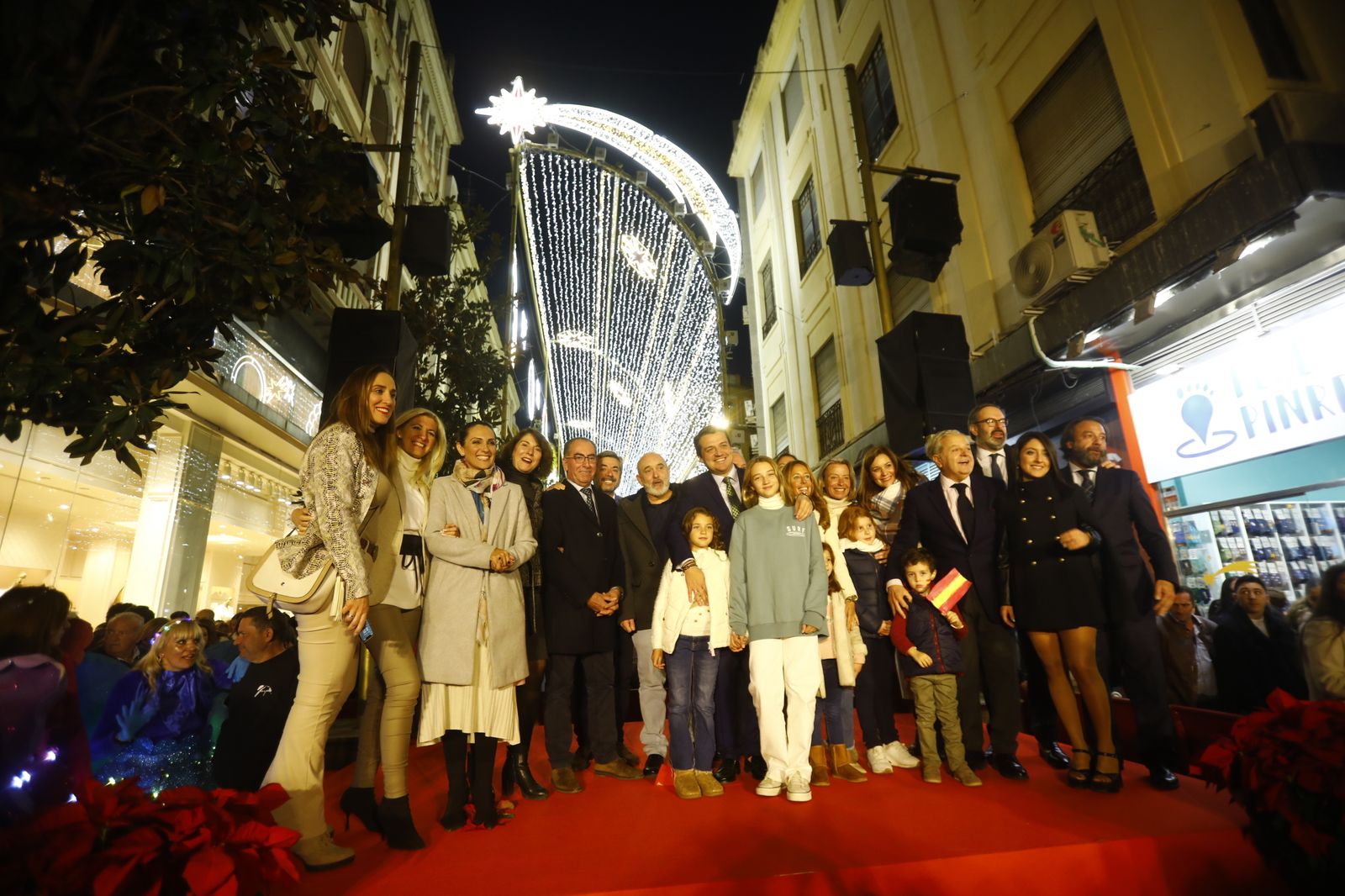El encendido del espectáculo navideño de la calle Cruz Conde de Córdoba, en imágenes