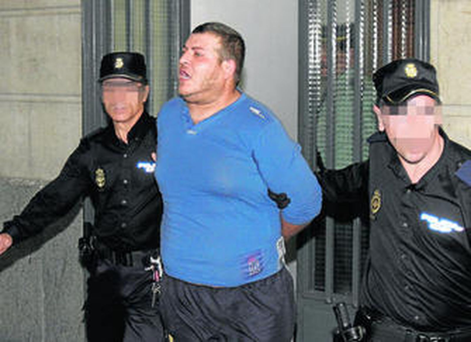 El adulto imputado por el crimen, Óscar Riquelme, en el juzgado.