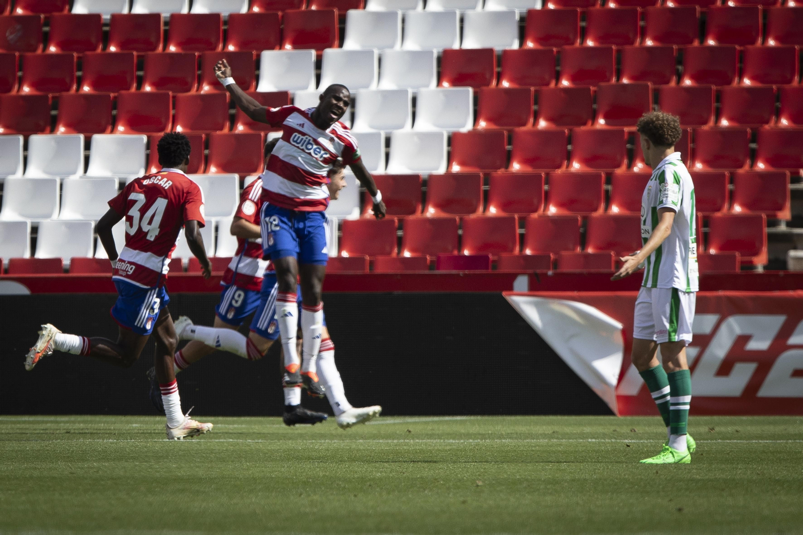 Las mejores fotos del ambiente en el Recreativo Granada - Córdoba CF