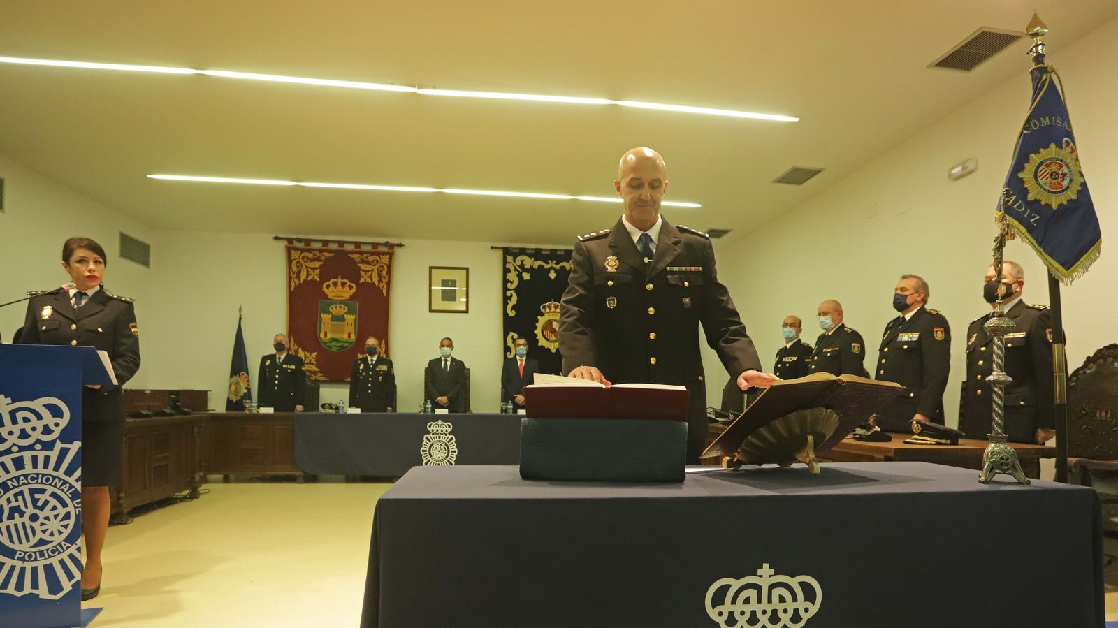 Fotos de la jura de cargo del nuevo comisario de la Policía Nacional en La Línea