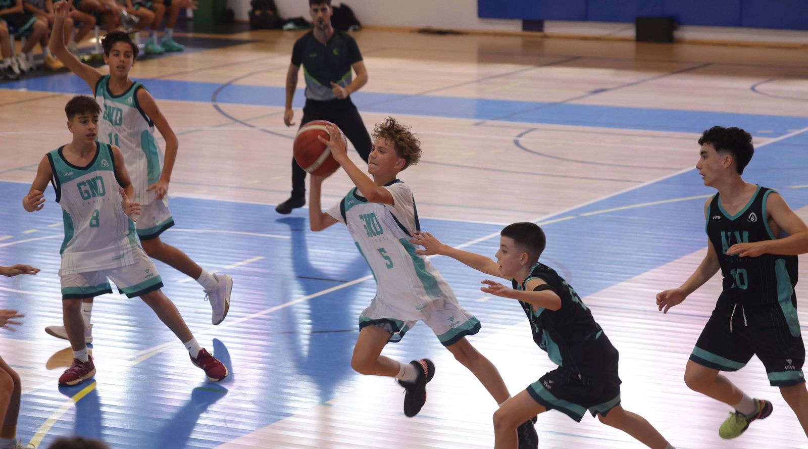Las fotos de la tercera y última jornada del Campeonato de Andalucía infantil masculino de baloncesto, en La Línea