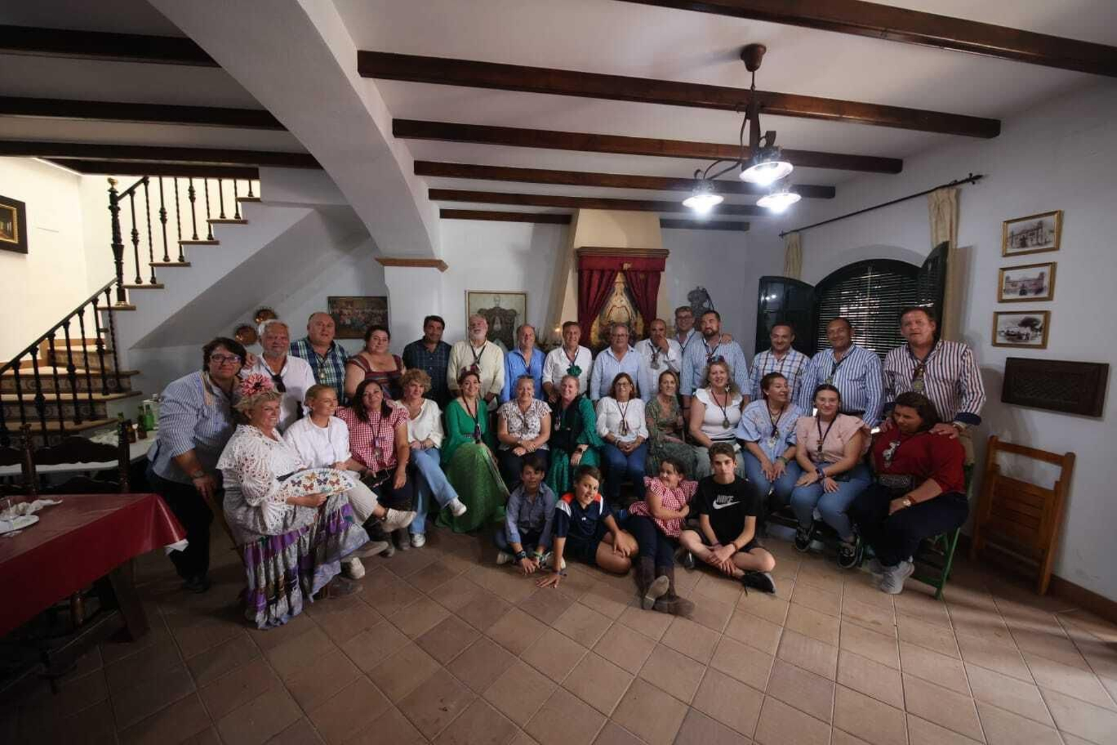 El Simpecado de Jerez a los pies de la Virgen del Rocío