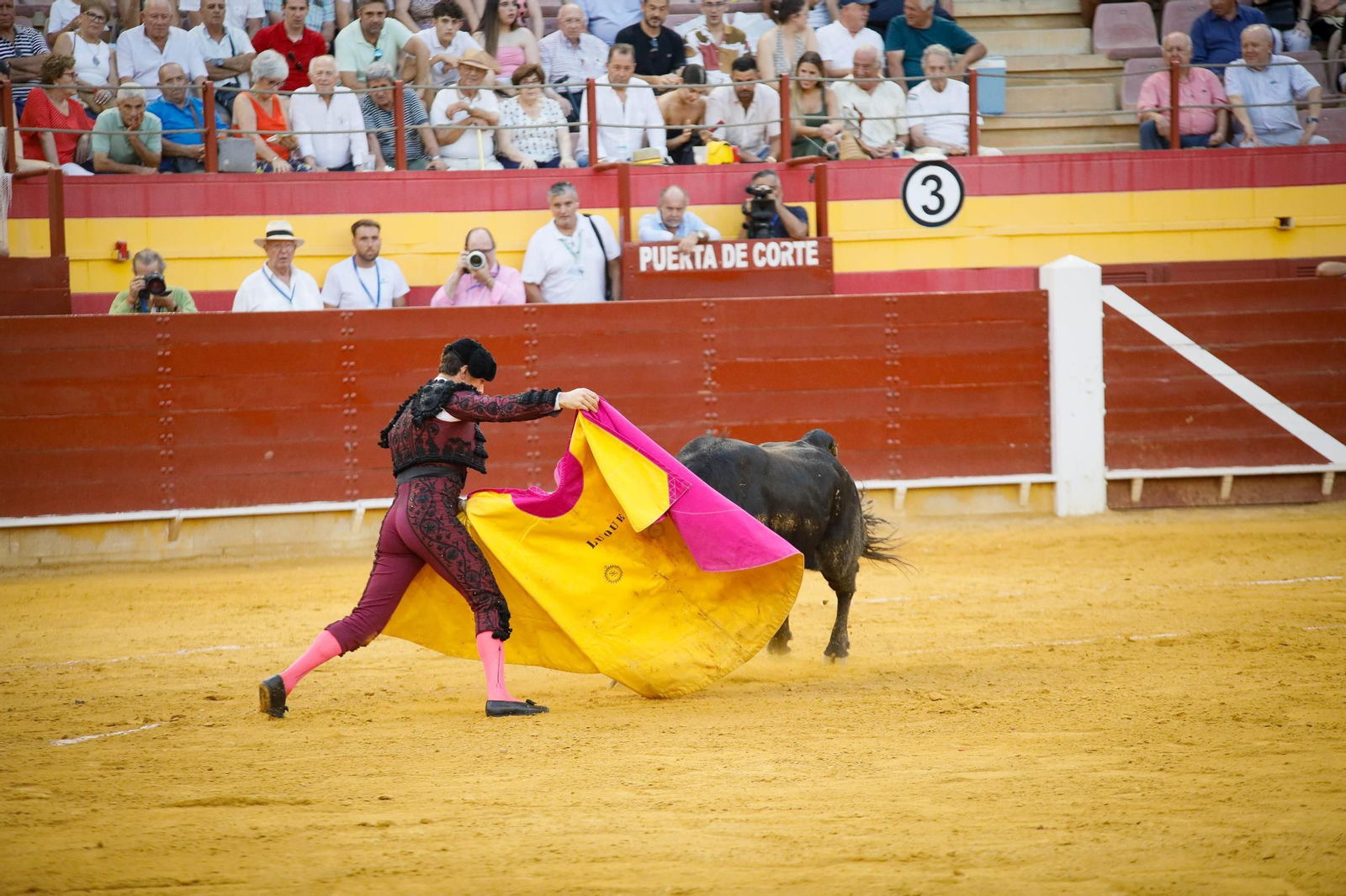 Imágenes de la corrida de toros en Roquetas de Mar
