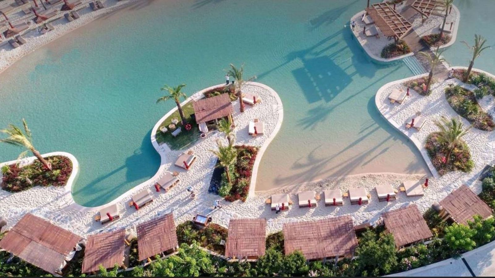 La inimitable playa interior de las instalaciones, provista de agua dulce.