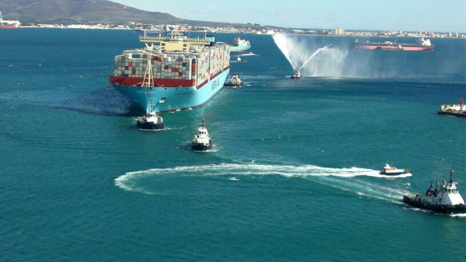 El 'Maersk McKinney Möller', primer Triple-E en escalar en APM Terminals Algeciras, a su llegada al puerto
