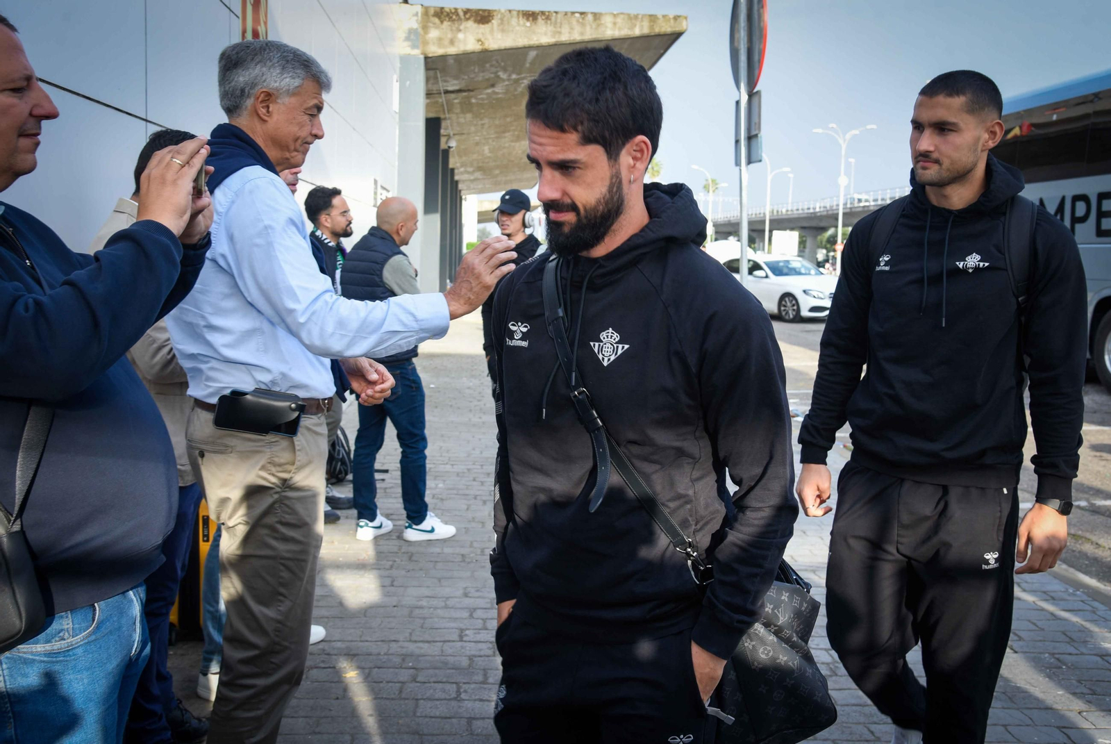 Imágenes de la salida del Real Betis hacia Florencia