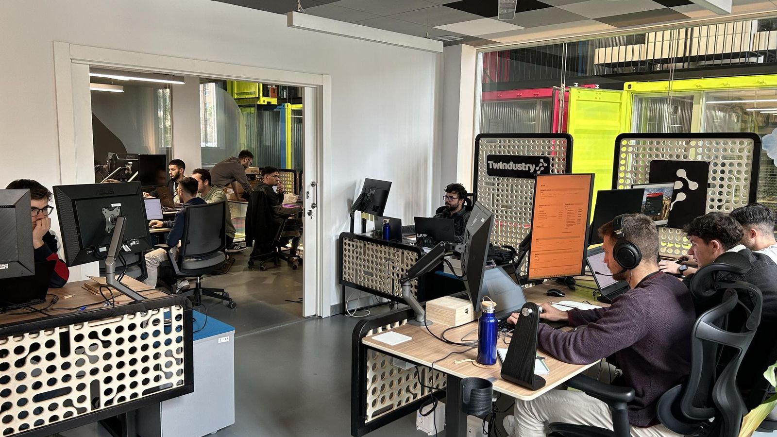 Trabajadores de la empresa.