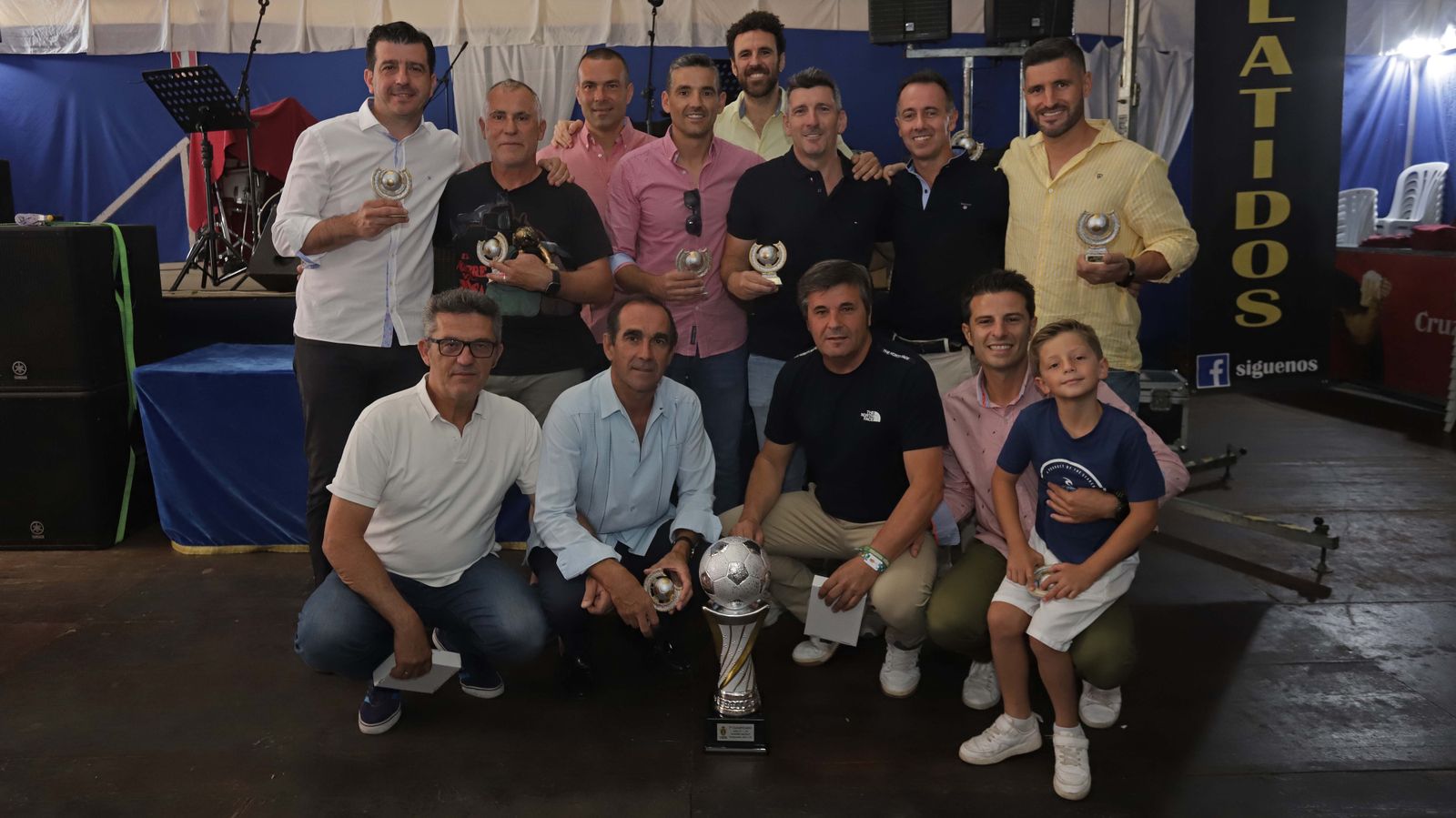 Fotos de la entrega de trofeos  de las competiciones de fútbol 7 para aficionados “Andrés Mateo” en Algeciras
