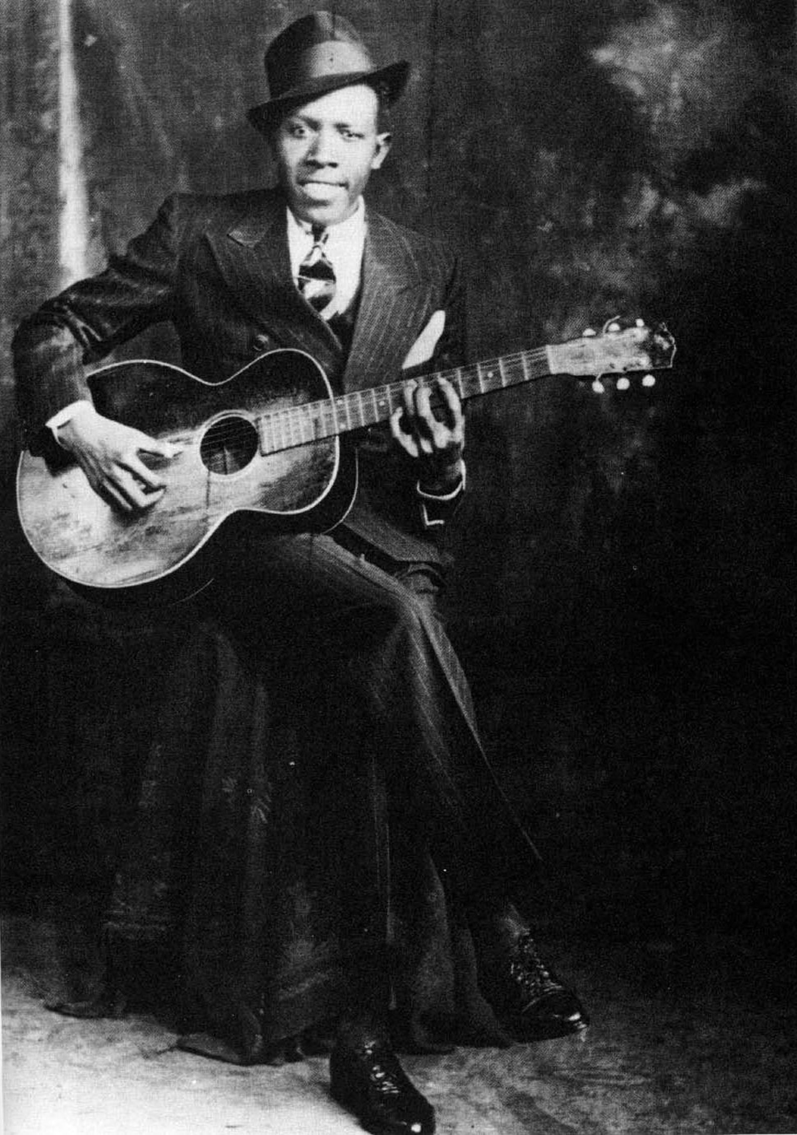 Una de las pocas fotografías que se conservan del 'bluesman' Robert Johnson. Una de las pocas fotografías que se conservan del 'bluesman' Robert Johnson.