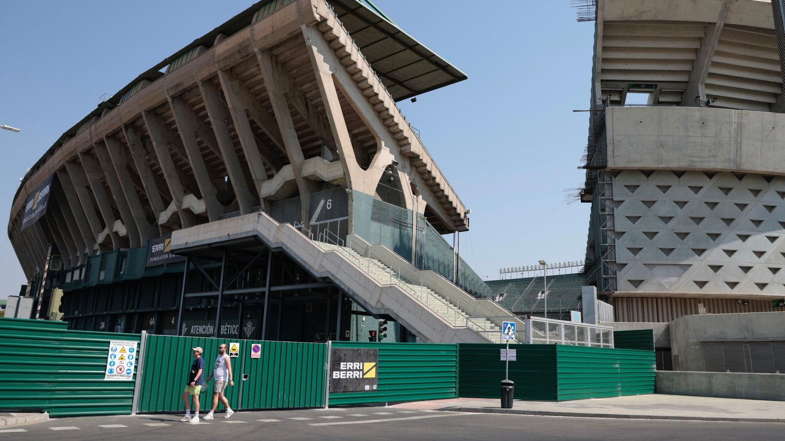 El Villamarín preparado para la demolición
