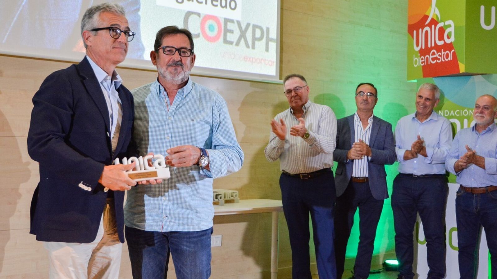 Juan Colomina recibió de la cooperativa de segundo grado el galardón a la 'Persona UNICA'