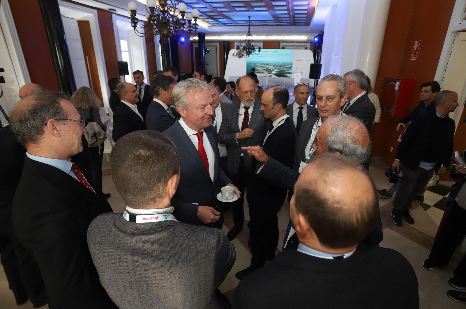 Imágenes de la firma del acuerdo entre Cepsa y Fertiberia para implantar el anillo de hidrógeno verde en Huelva