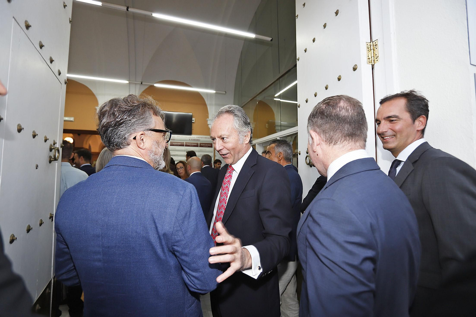 Imágenes de la recepción a los invitados a la gala de los Onubenses del Año