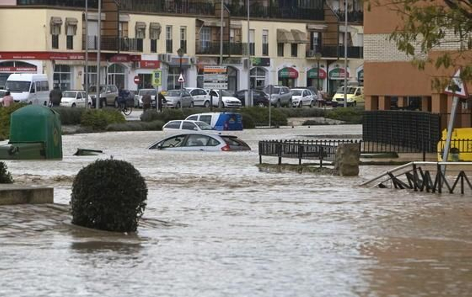 Las lluvias provocan la inundación del casco histórico de Écija.

Foto: Juan Ferreras (EFE)