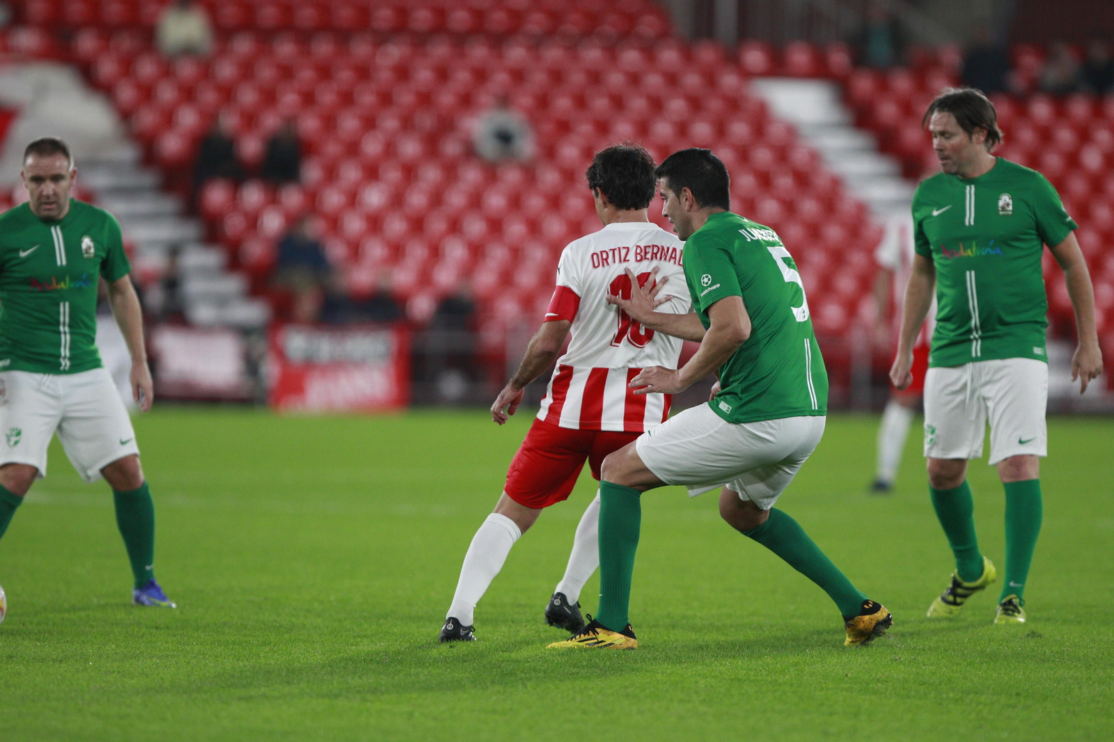 Imágenes del partido homenaje al 'eterno' capitán de la U.D. Almería, José Ortiz