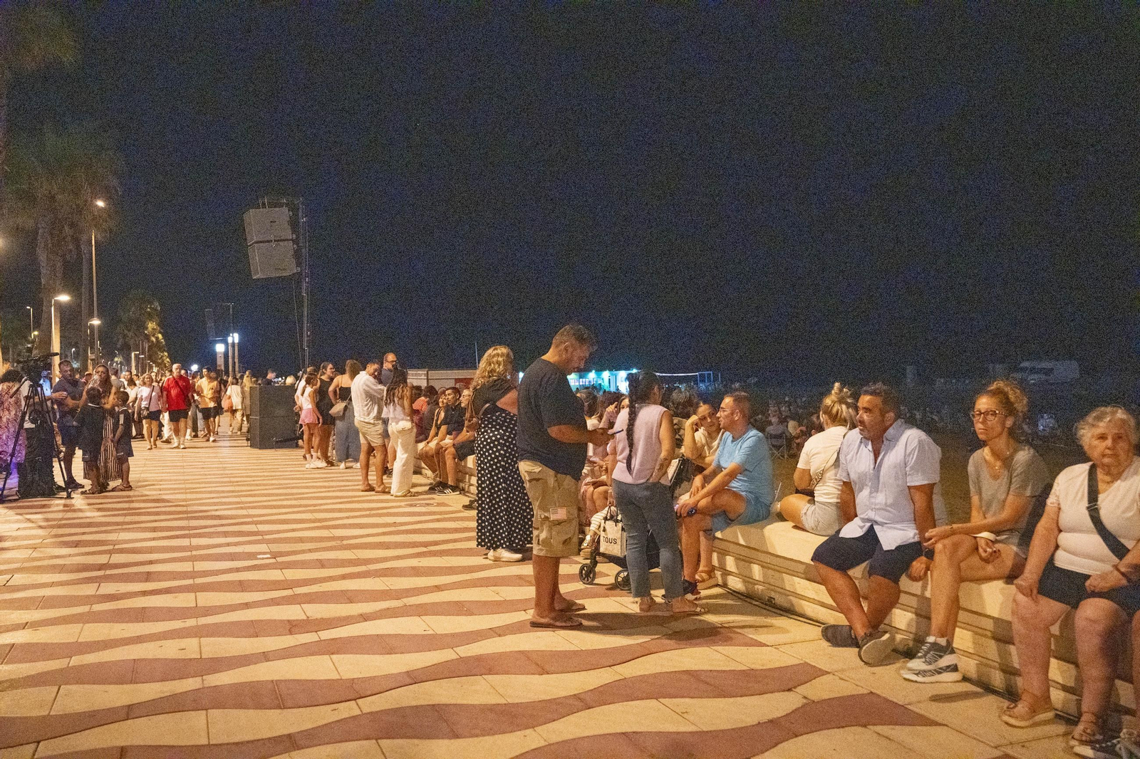Las mejores imágenes del espectáculo piromusical que da cierre a la feria de Almería