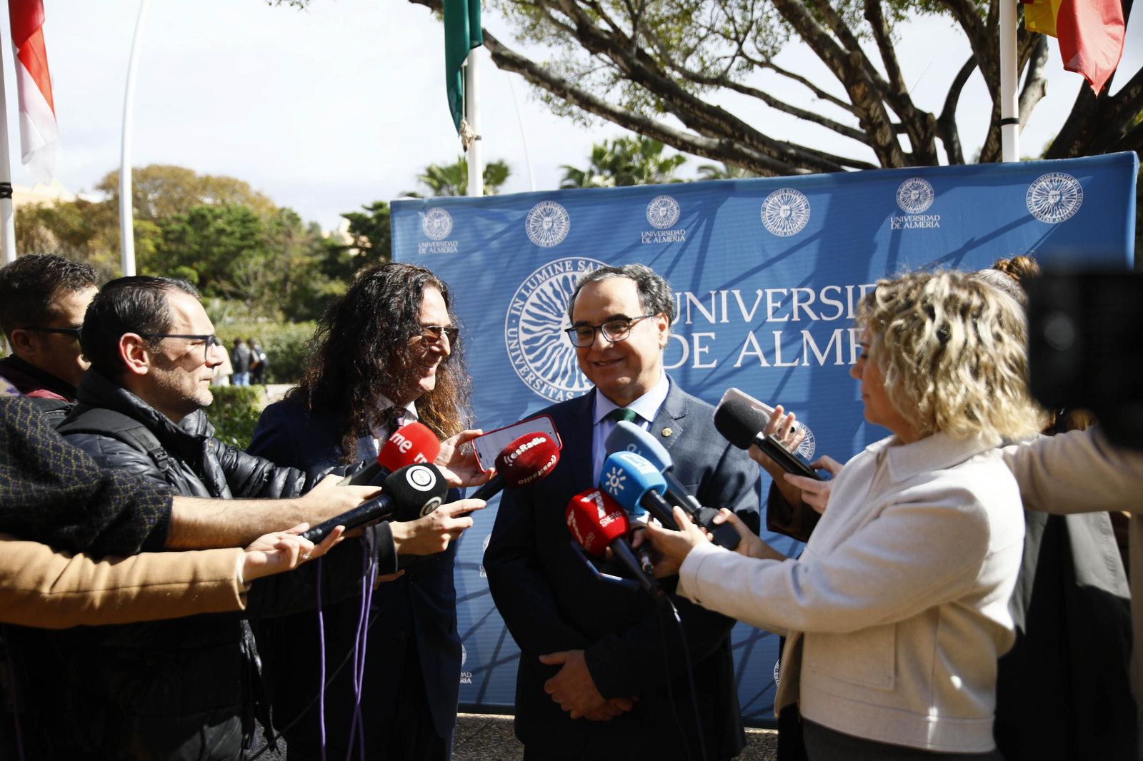 Las imágenes del acto de entrega de la Medalla de Oro a José Fernández Torres Tomatito, en la Universidad de Almería