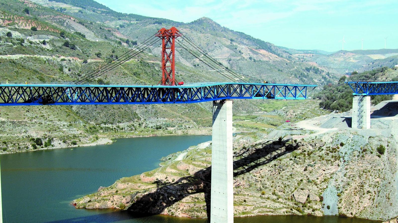 Imagen del hunidmiento del puente durante su colocación en 2006
