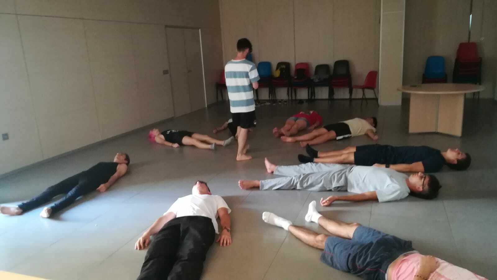 Estudiantes de la localidad durante el desarrollo del taller.