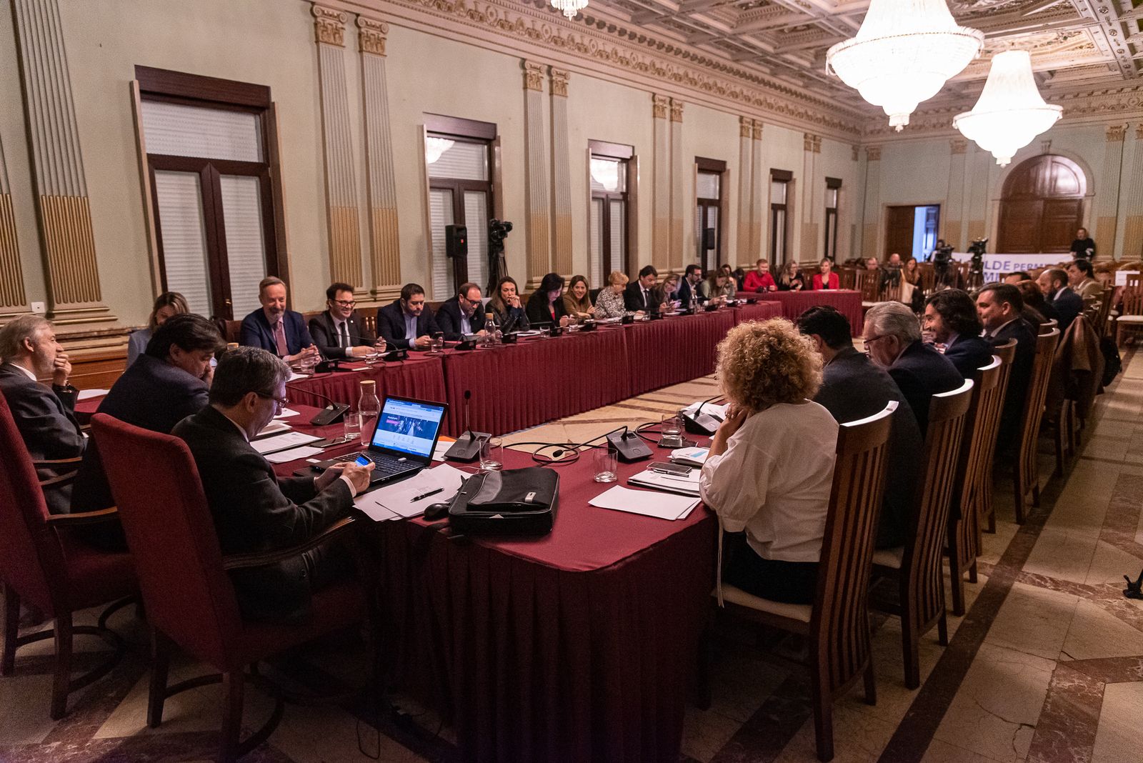 Imágenes del pleno extraordinario para la aprobación de los presupuestos del Ayuntamiento de Huelva
