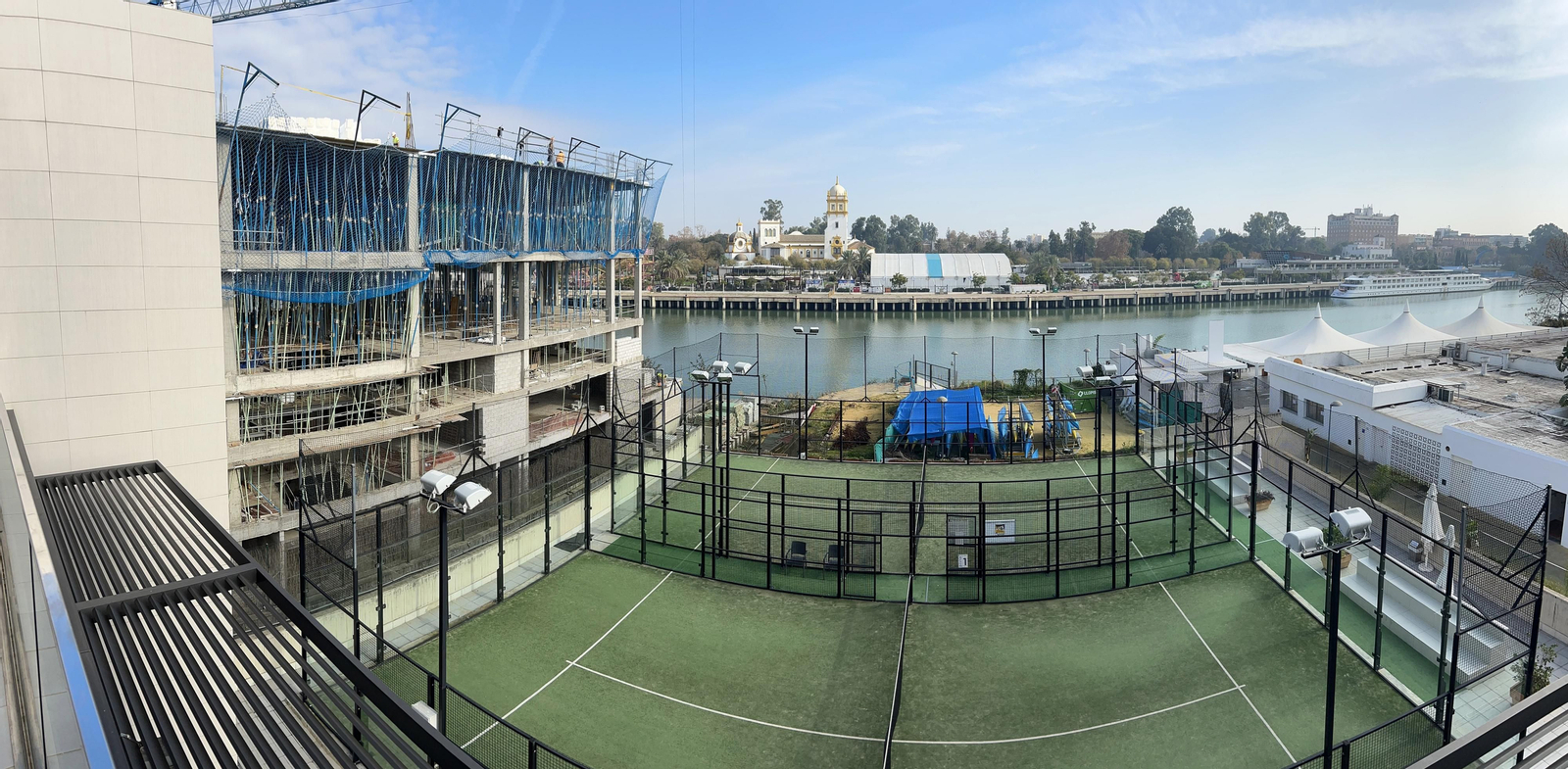 Edificio  en el Jardín de las Cigarreras
