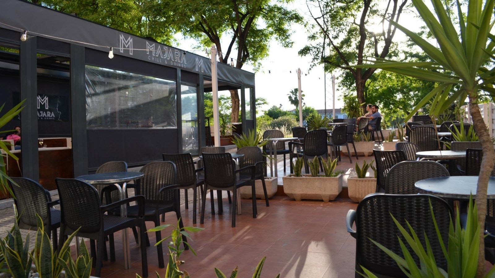 Terraza del nuevo bar Majara, en Sevilla Este.