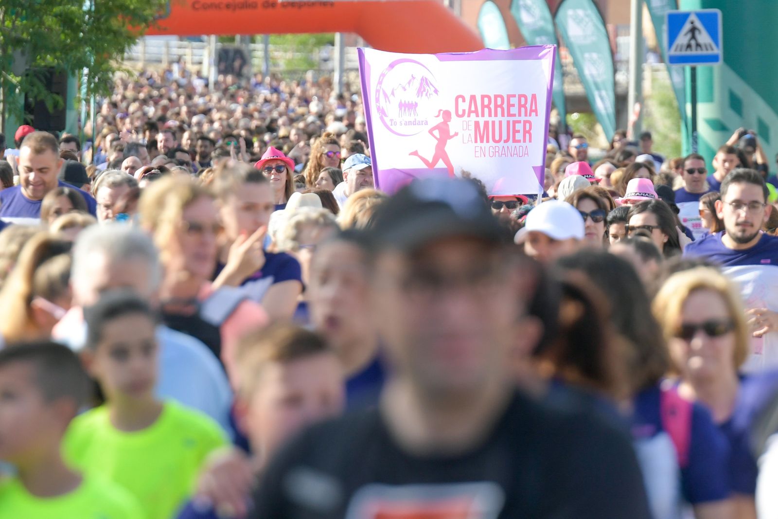 Las imágenes de la Carrera de la Mujer de este domingo en Granada