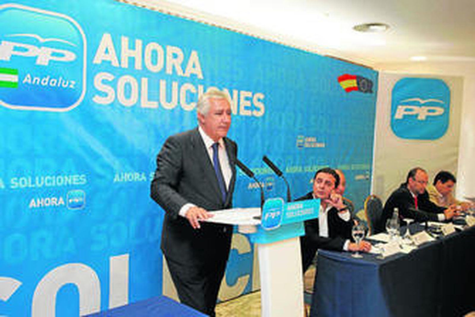 Arenas vincula la inversión sanitaria a la "especulación" con la deuda histórica