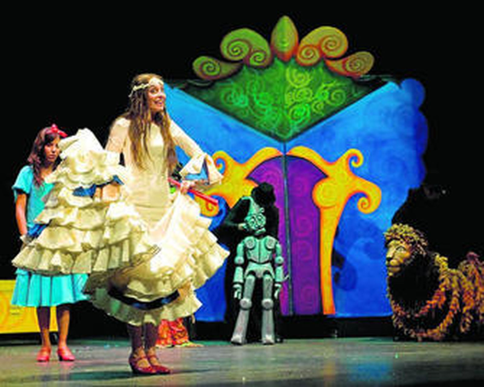 Carmen Páez 'La Chocolata', encarnando a la Bruja Buena del Sur, durante la representación.