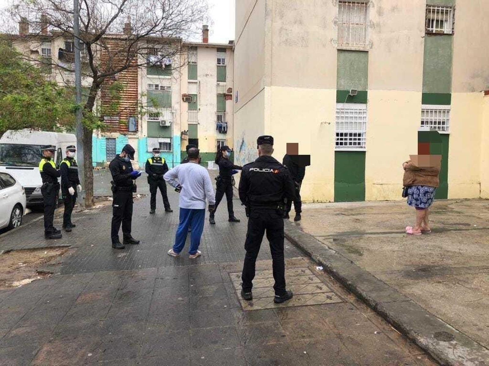 Control de la Policía Nacional y Local en la zona de los Verdes.