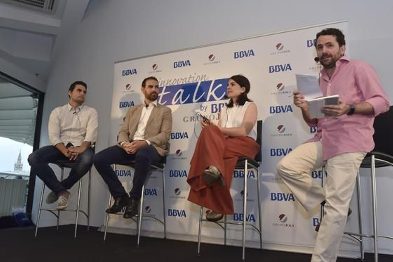Los participantes reponden a las preguntas del público.

Foto: Juan Carlos Vázquez