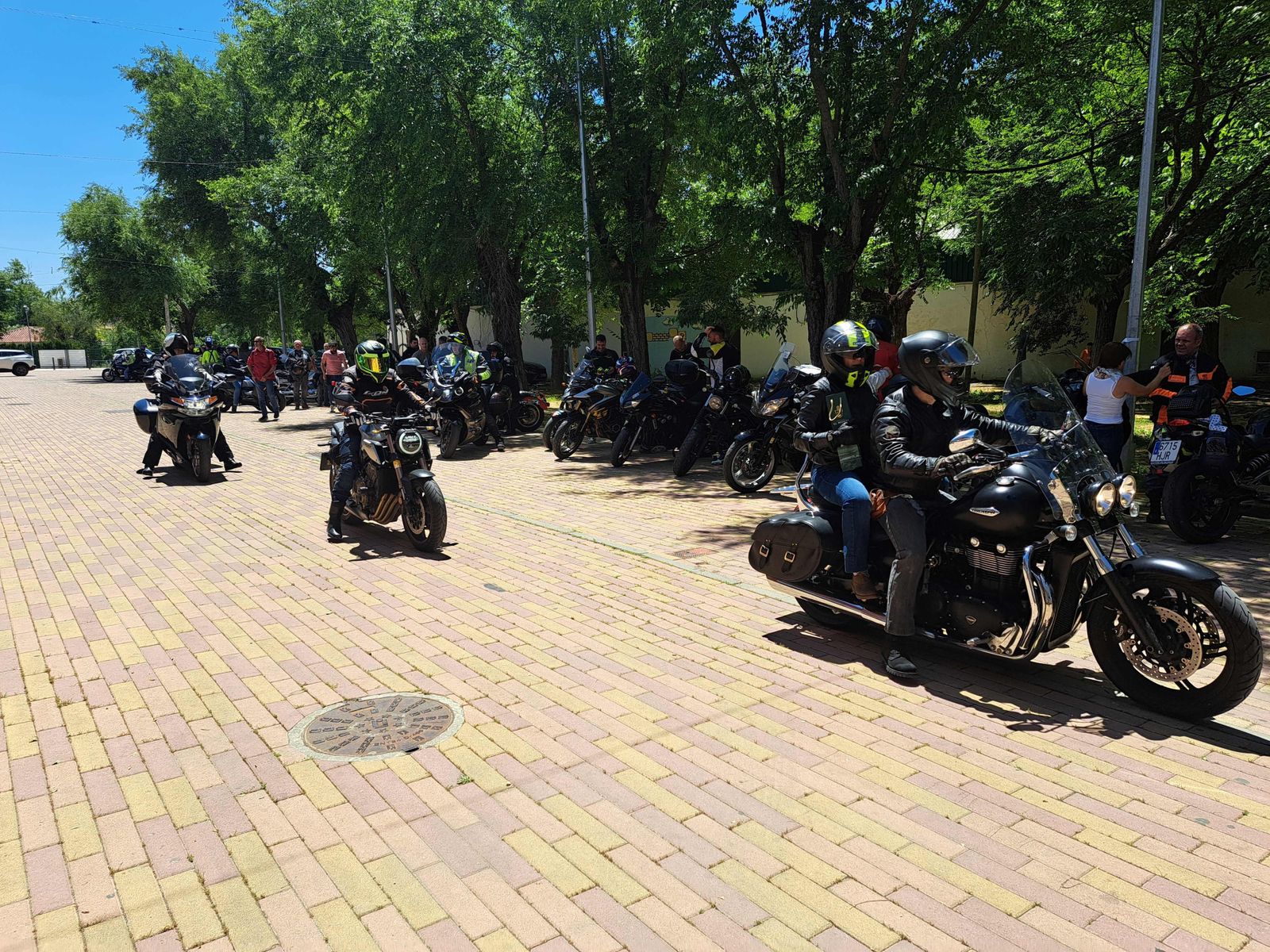 Participantes en la ruta motera en Montilla.