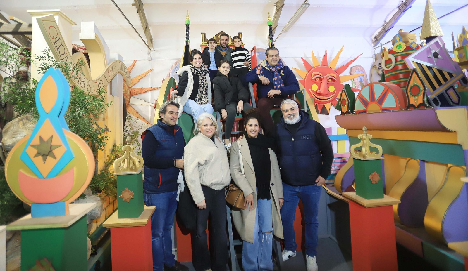 Los Reyes Magos de Jerez visitan sus carrozas