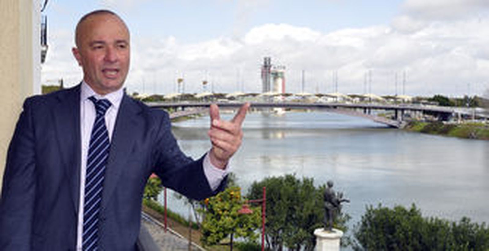 Ocho con timonel y con tulipanes