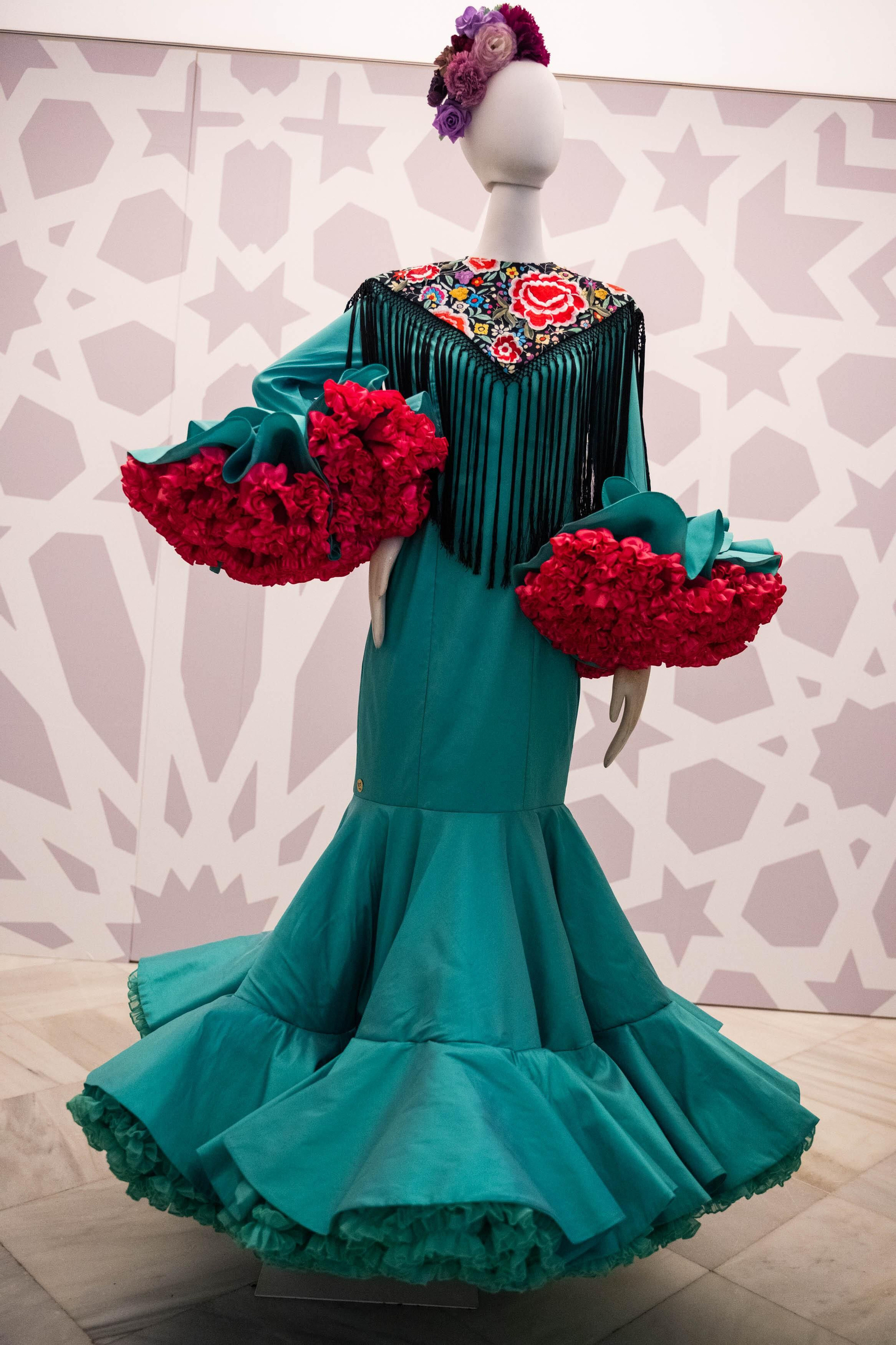 Todos los detalles de los diseños de la exposición 'Somos abril'